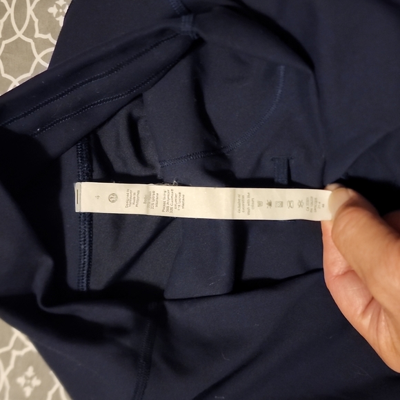 Lululemon High Rise Leggings Size 4 Dark Blue Excellent Condition - Picture 6 of 7